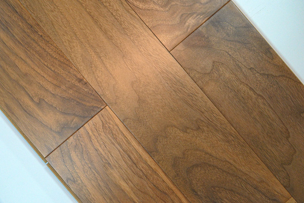 Паркетная доска Bau Master Exclusive Орех Гладкий (европейский) GL13