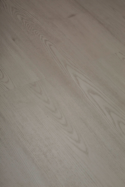 SPC ламинат Respect Floor Wood Дуб Морозный 4218